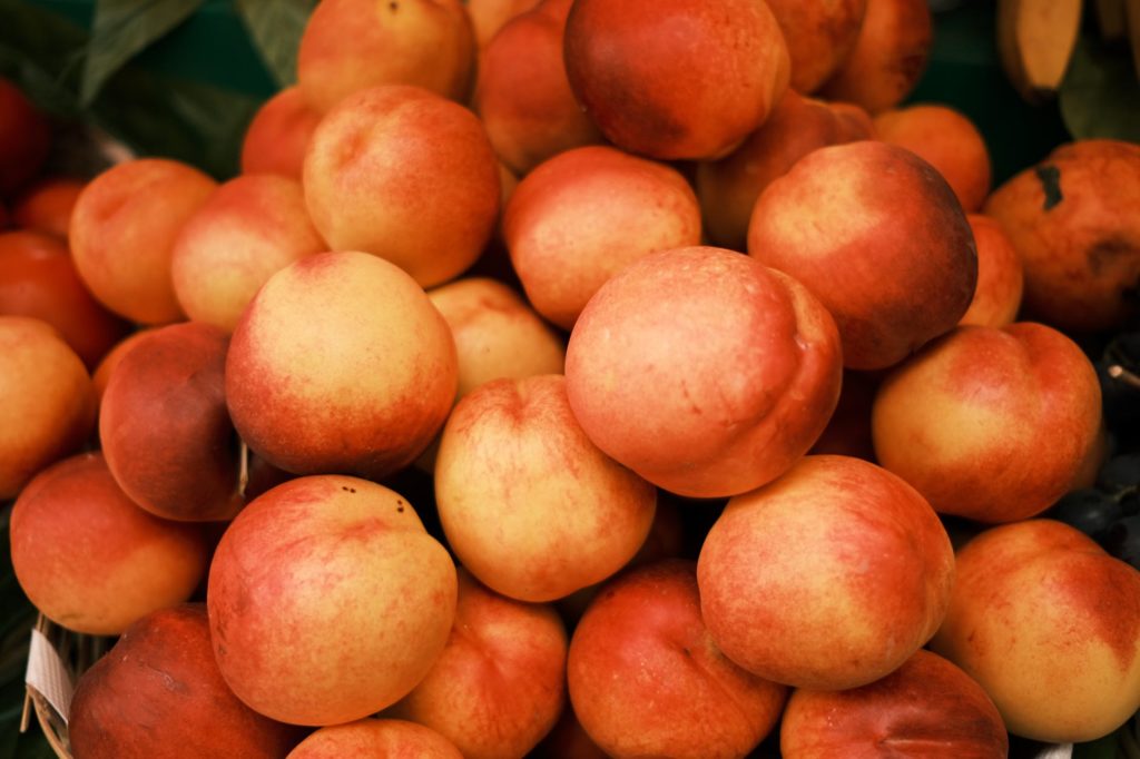 pile of peaches